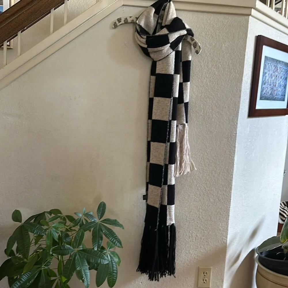 RARE ANTHROPOLOGIE | Checkered Scarf